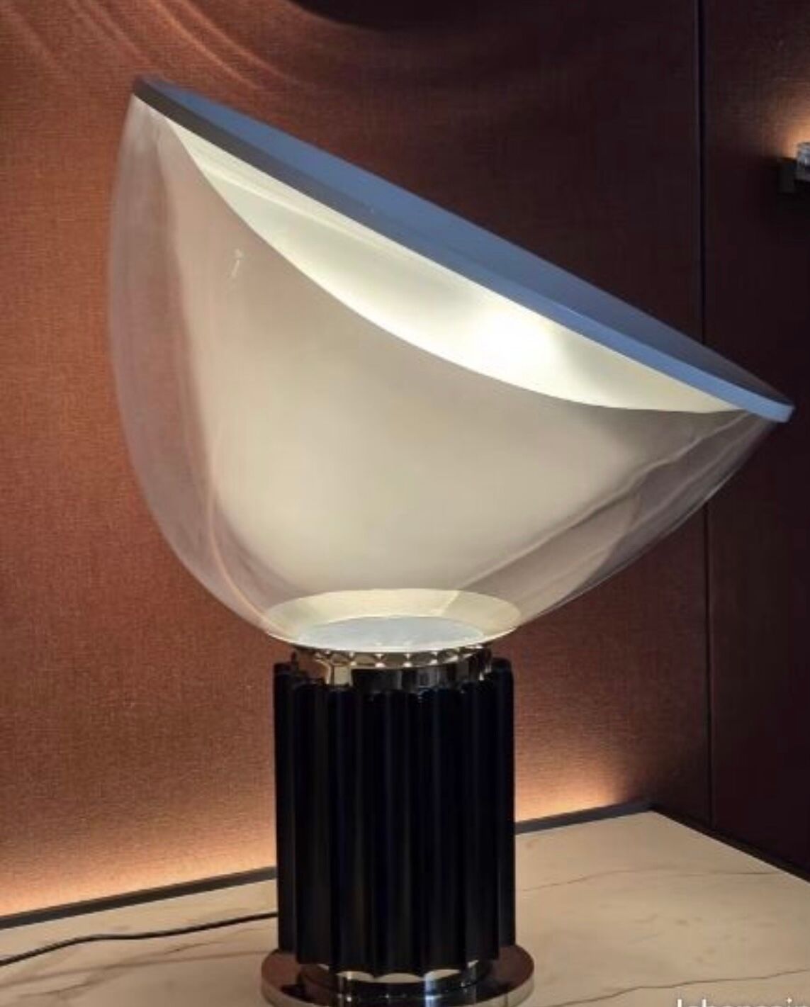 Superb lamp inspired by the iconic Taccia model by Flos.