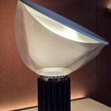 Superb lamp inspired by the iconic Taccia model by Flos.