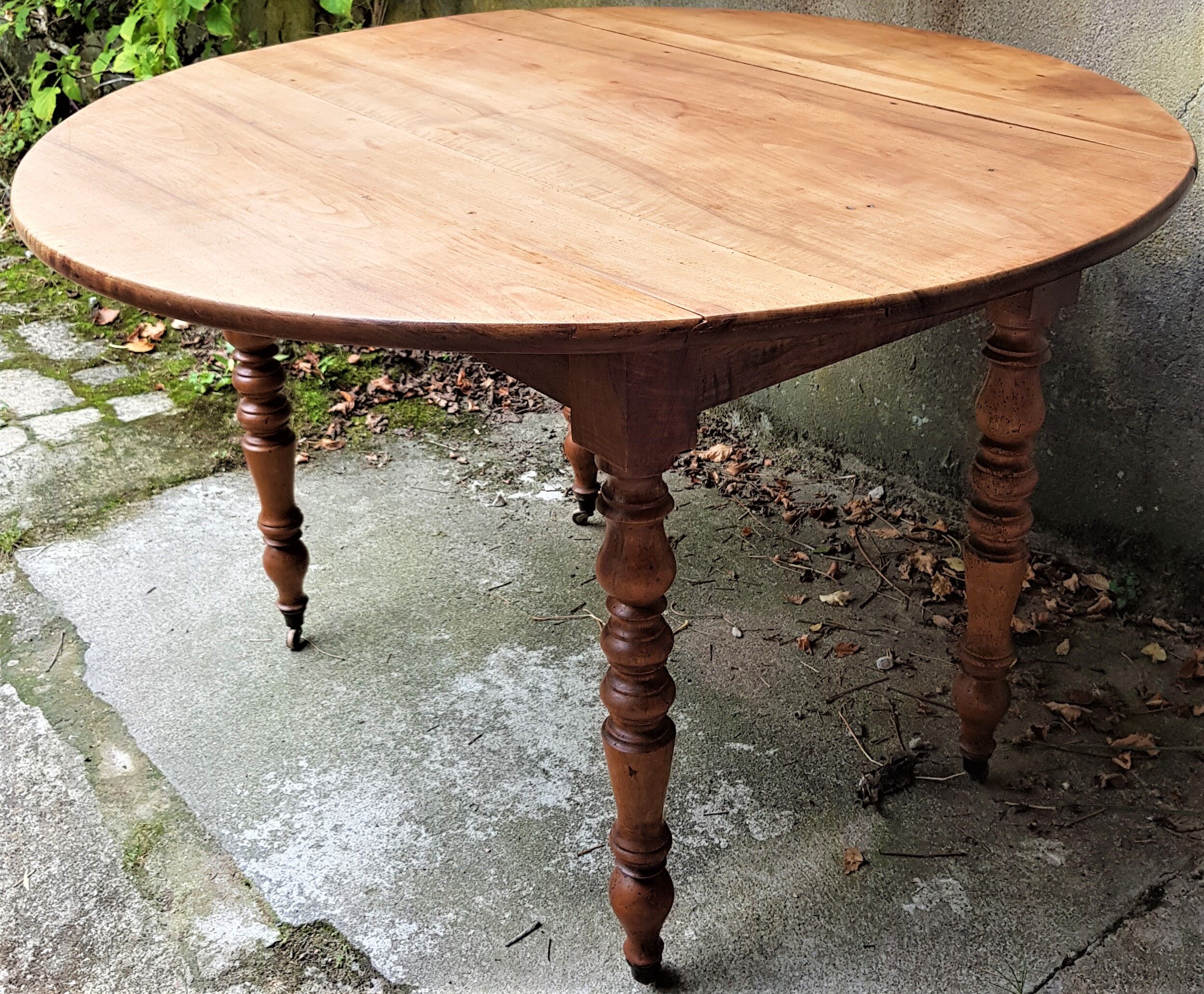 Louis Philippe roundtable