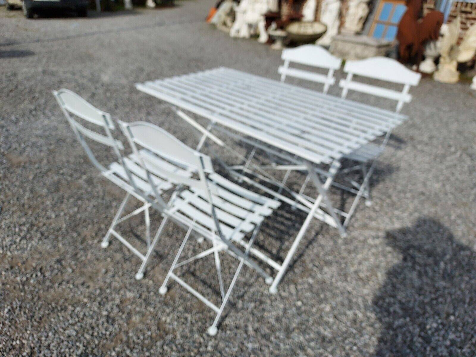 Folding garden furniture in white patinated iron