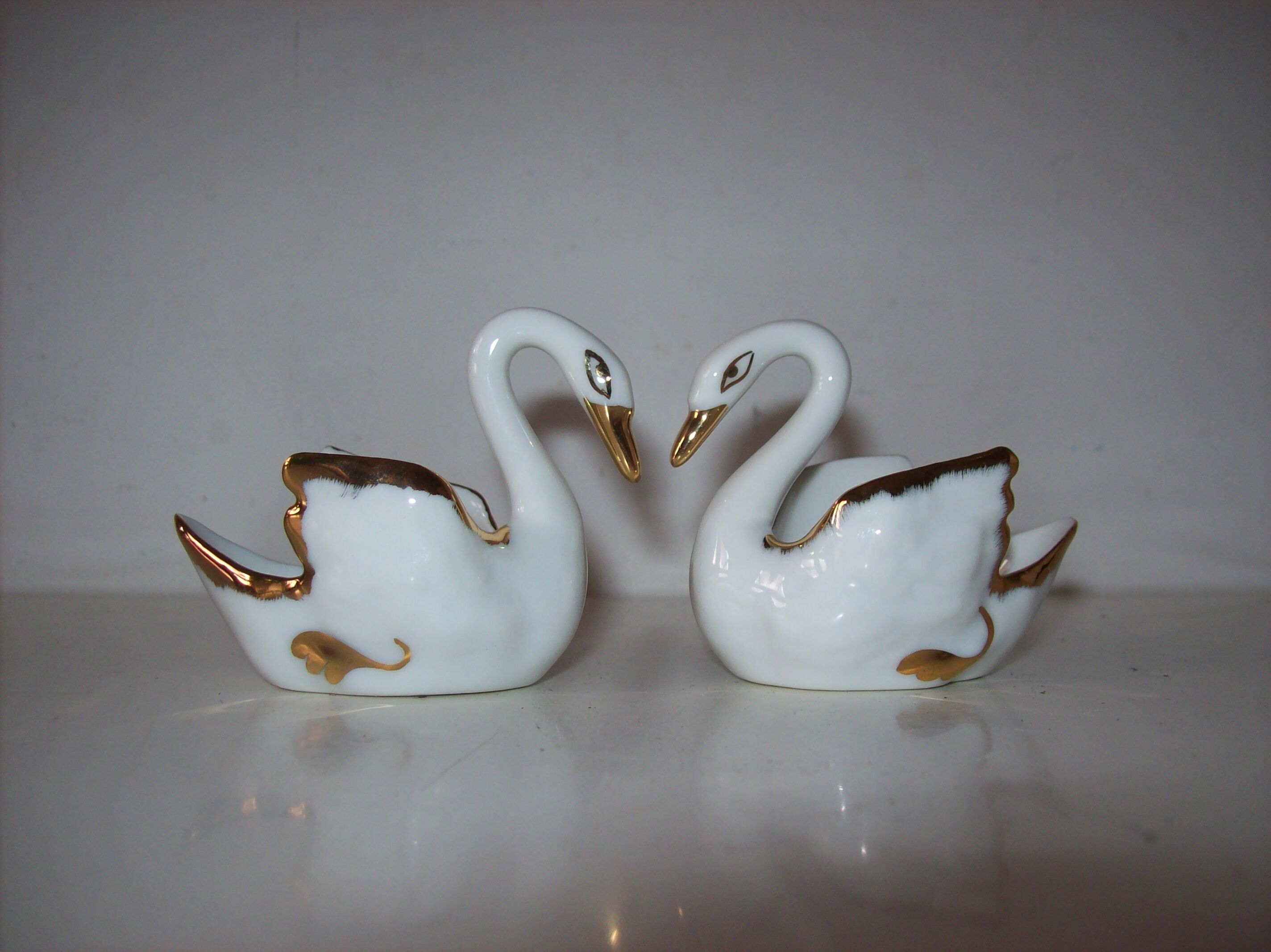 Swans salt and pepper