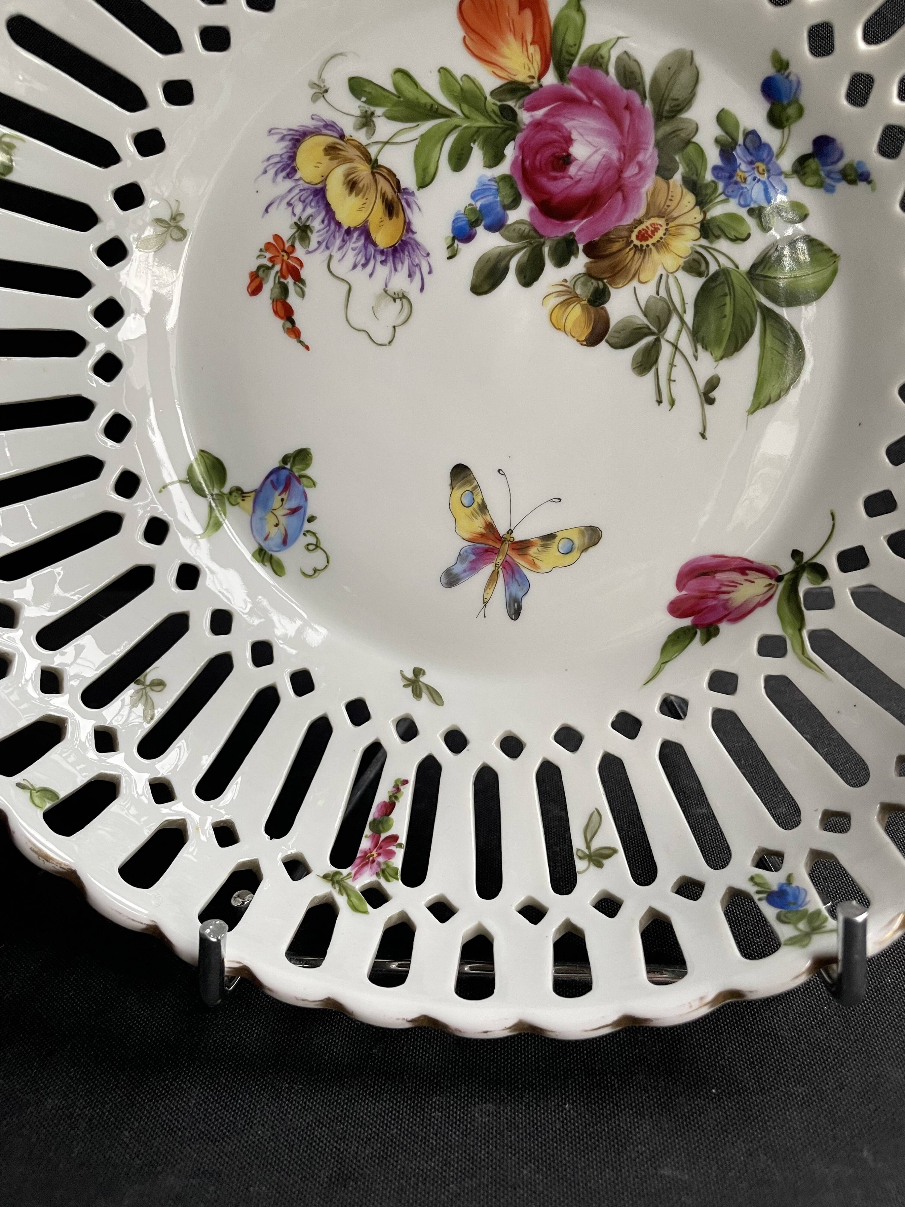 Openwork porcelain bowl with hand decoration – Von Schierholz manufactory in Plaue