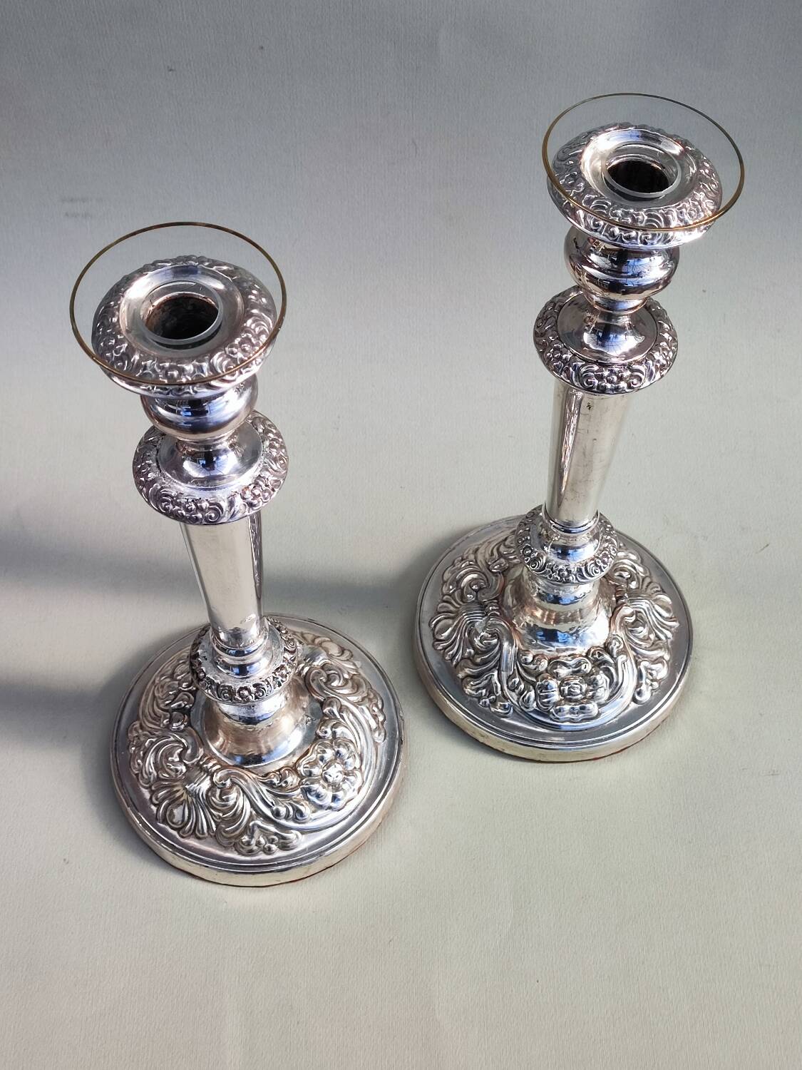 Bougeoirs en métal argenté