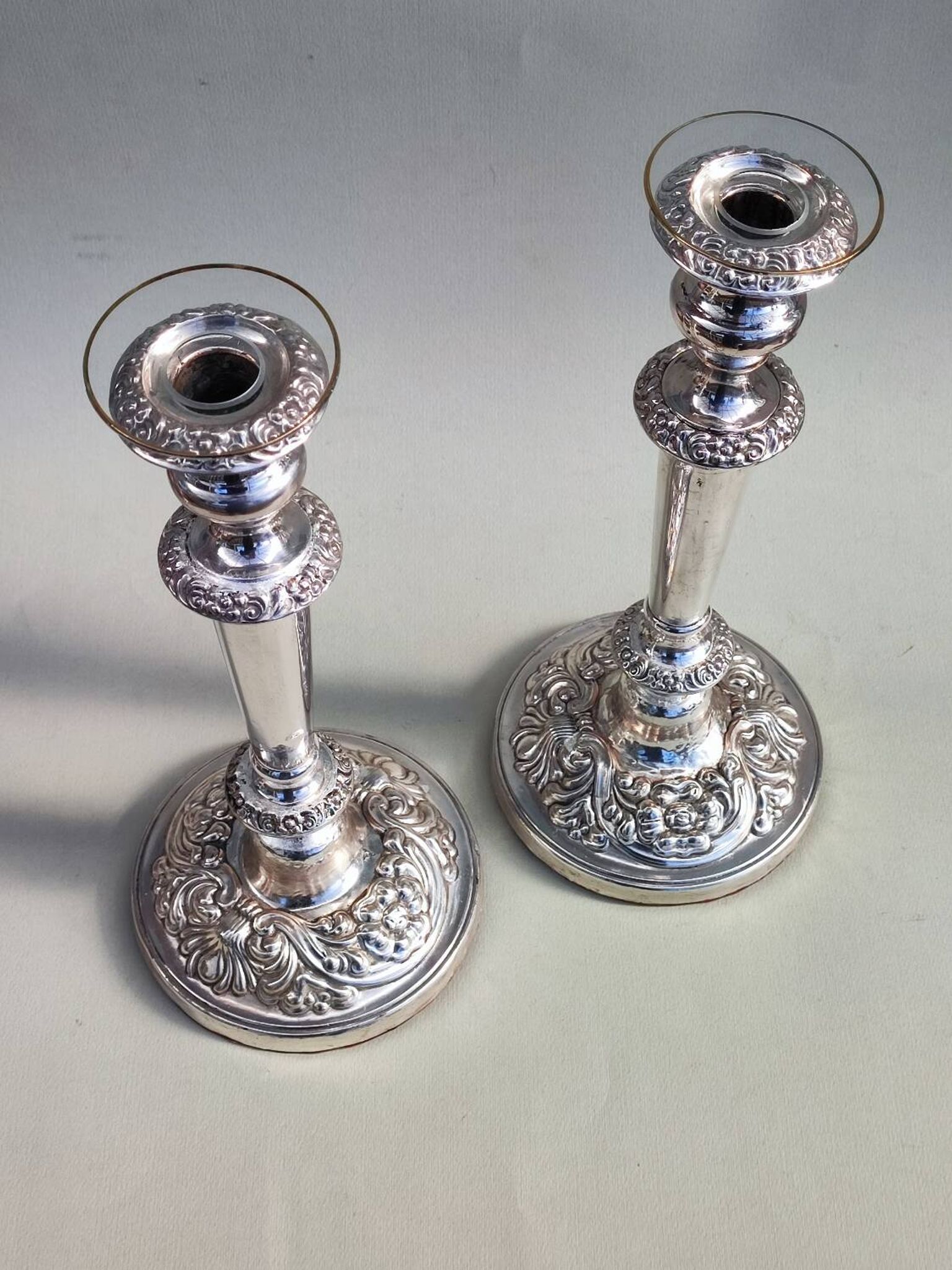 Bougeoirs en métal argenté