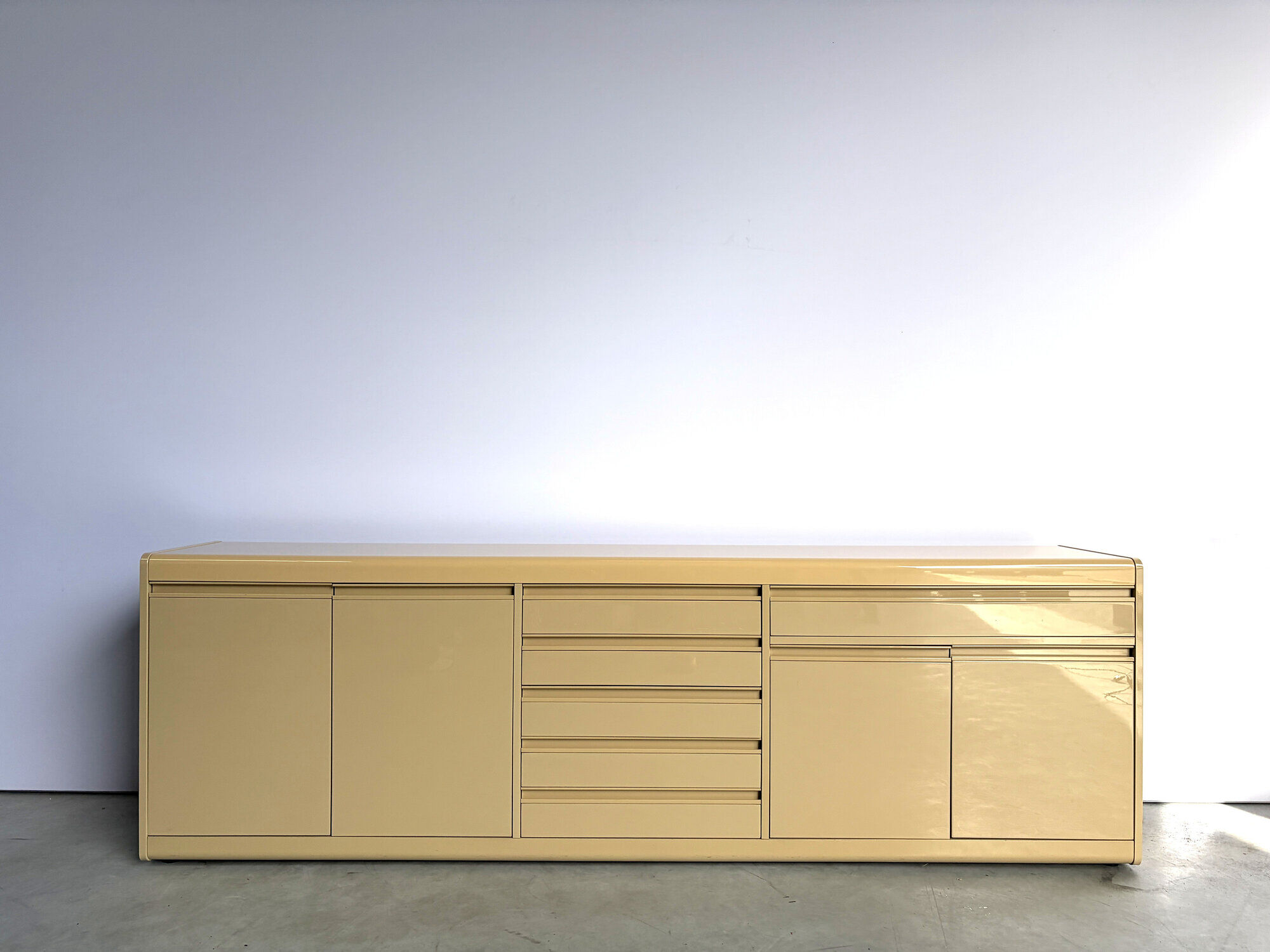 Vintage lacquered credenza, 1980s