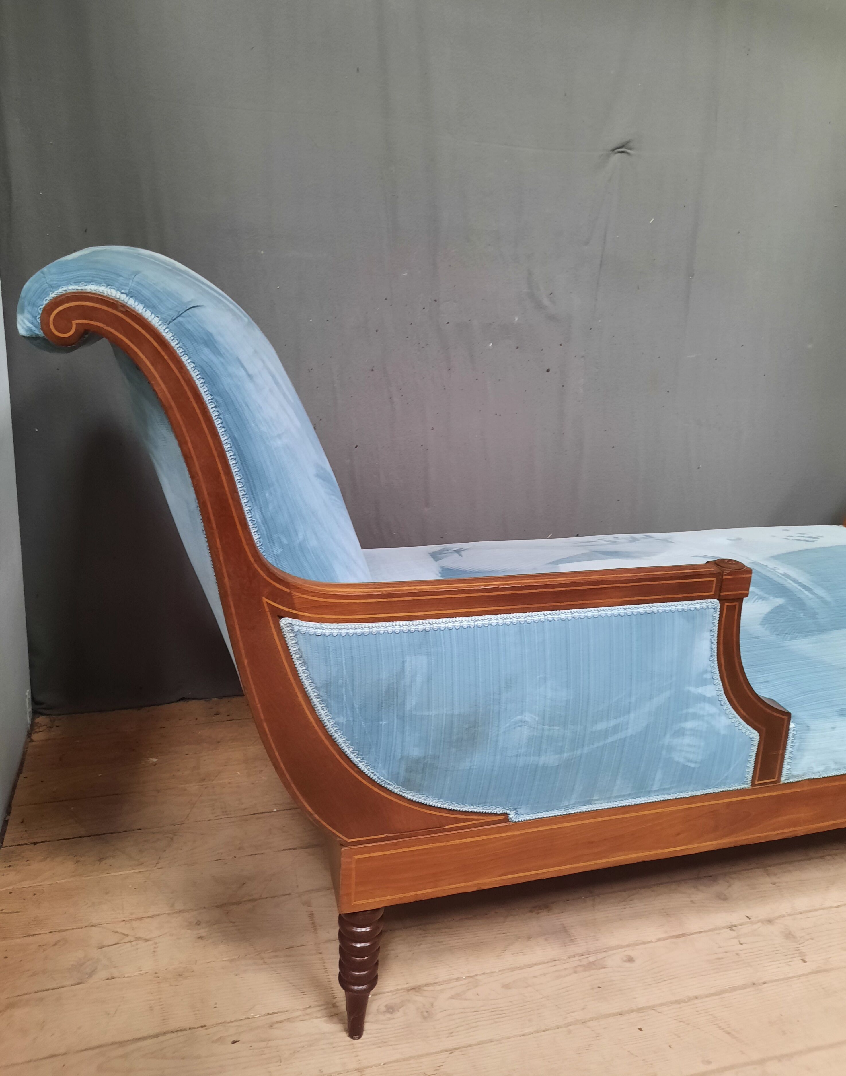 Meridienne in mahogany and blue velvet