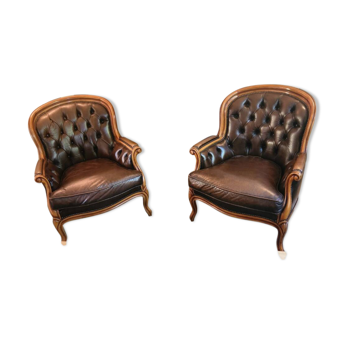 Pair of vintage Chesterfield club armchairs in brown tufted leather –