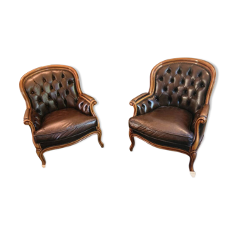 Pair of vintage Chesterfield club armchairs in brown tufted leather –
