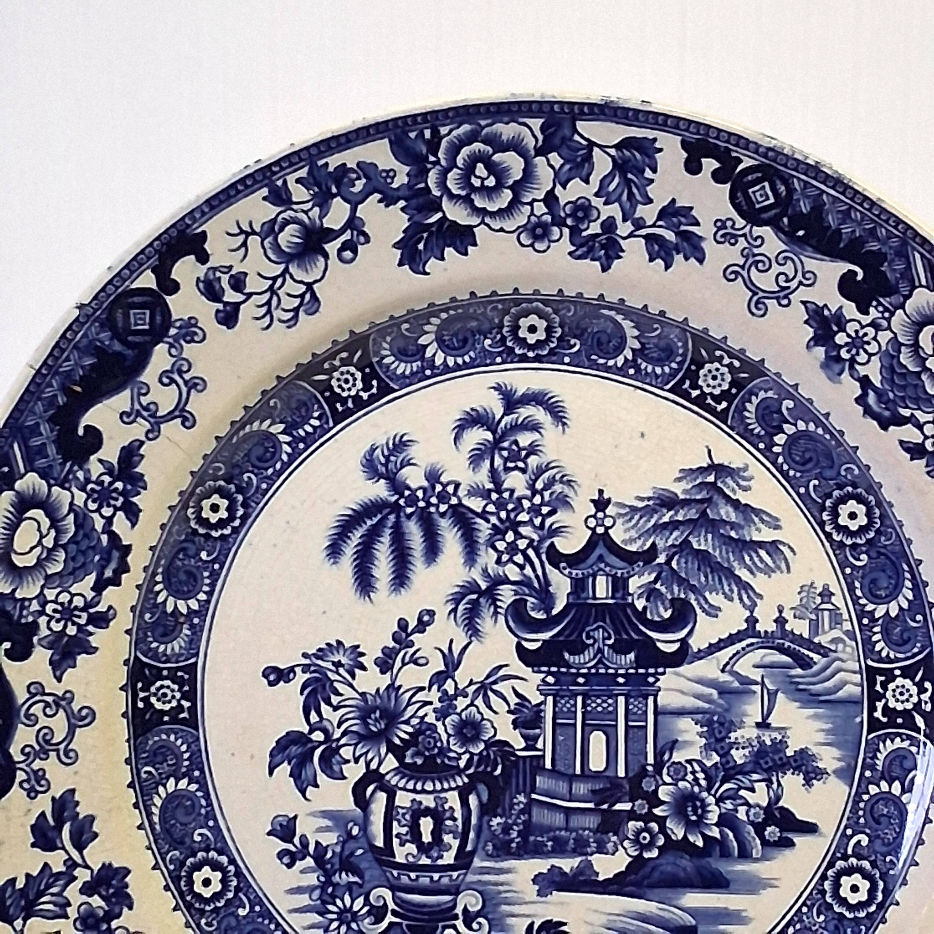 Antique flat plate from Creil and Montereau in good condition