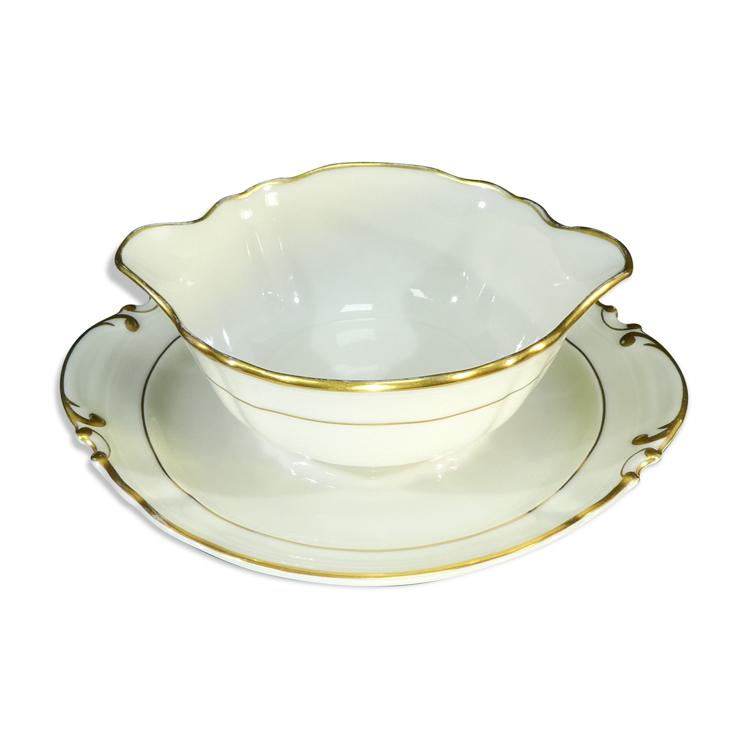 Porcelain sauciere from Limoges Bernardaud model louis xv