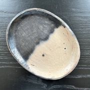 Plat artisanal argile et cendre