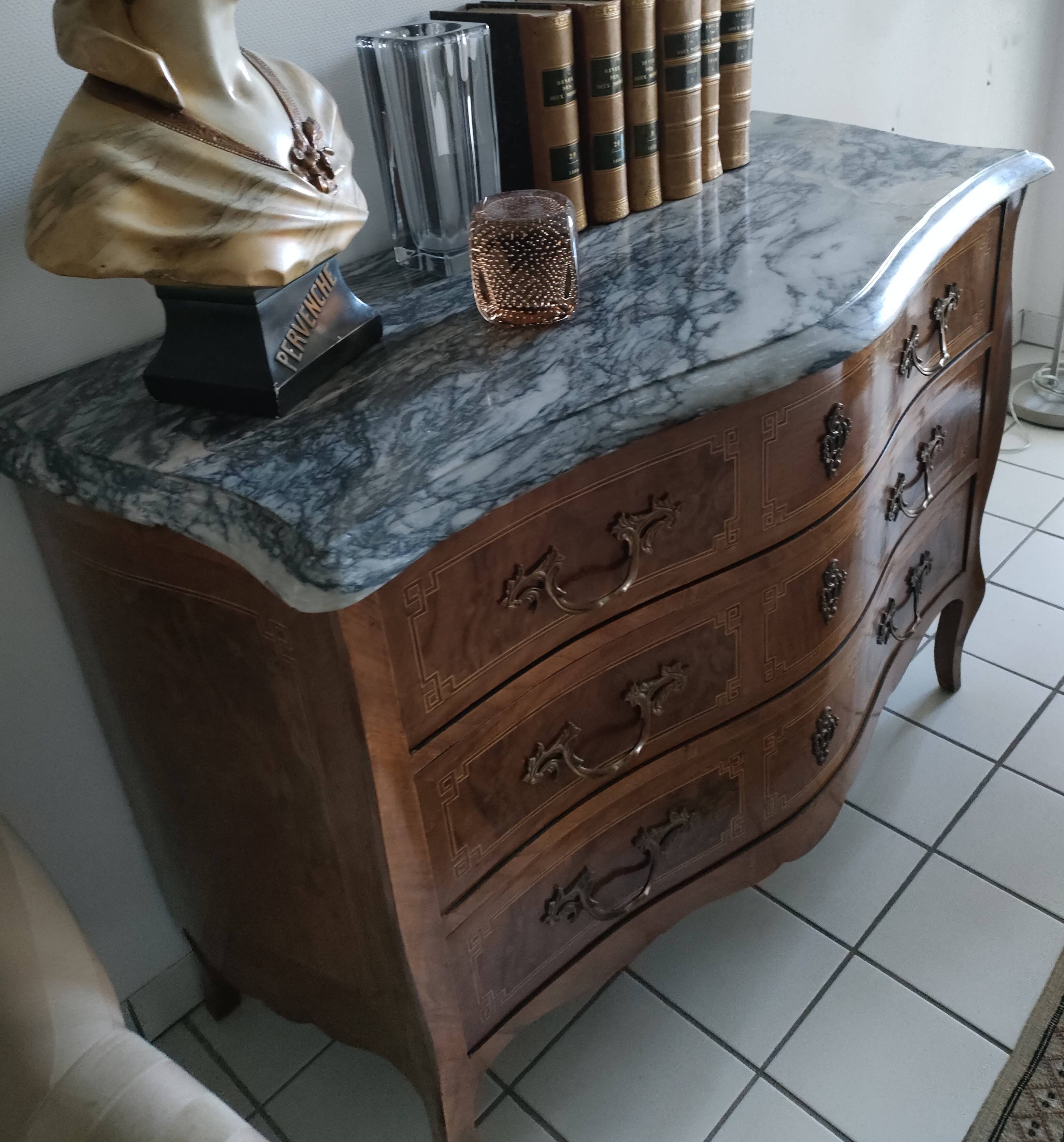 Commode style Louis XV