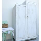 Asymmetrical Parisian wardrobe