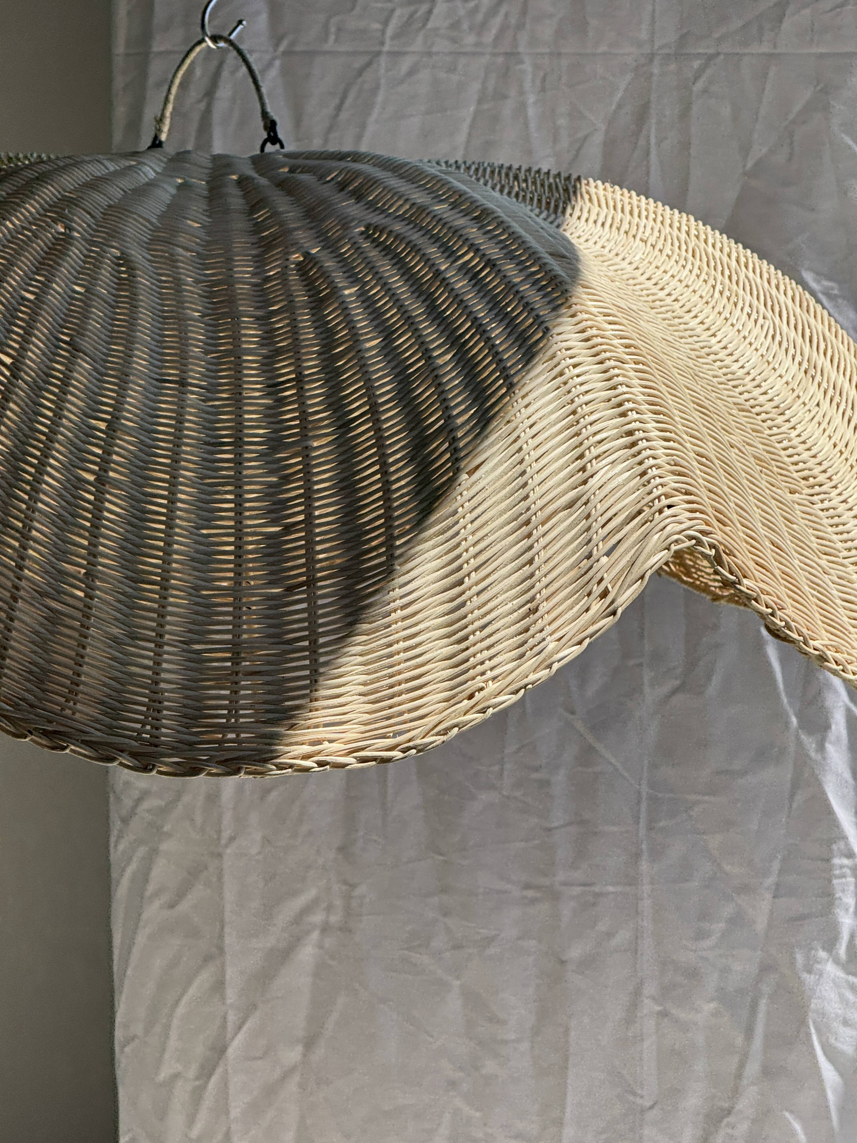 Large suspension or lampshade in flat woven tulip flower rattan H35 D
