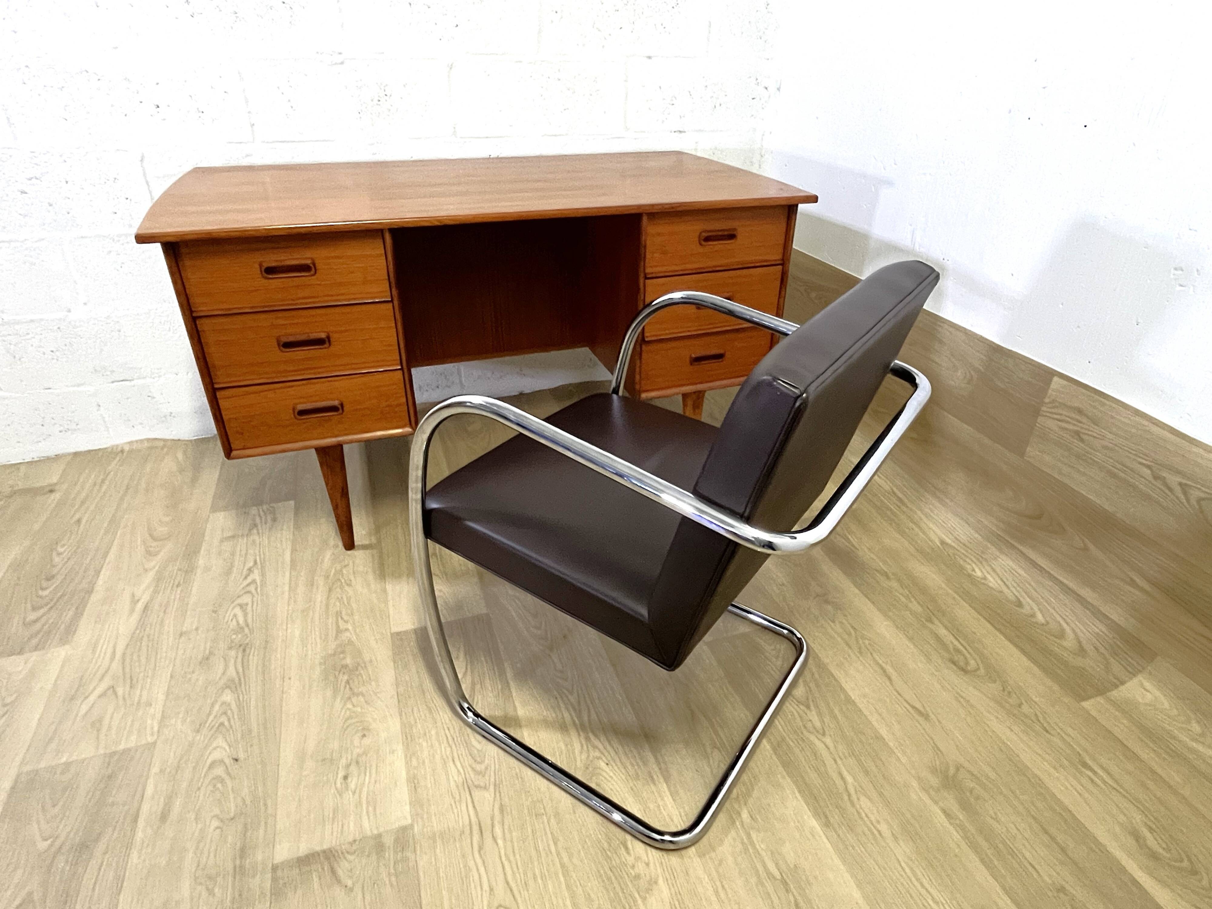 Chaise Brno Knoll par Ludwig Mies van der Rohe