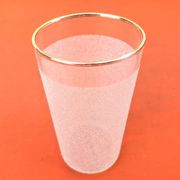 Années 1960  5 verres à orangeade "Grappe d' or"  Verre blanc granité