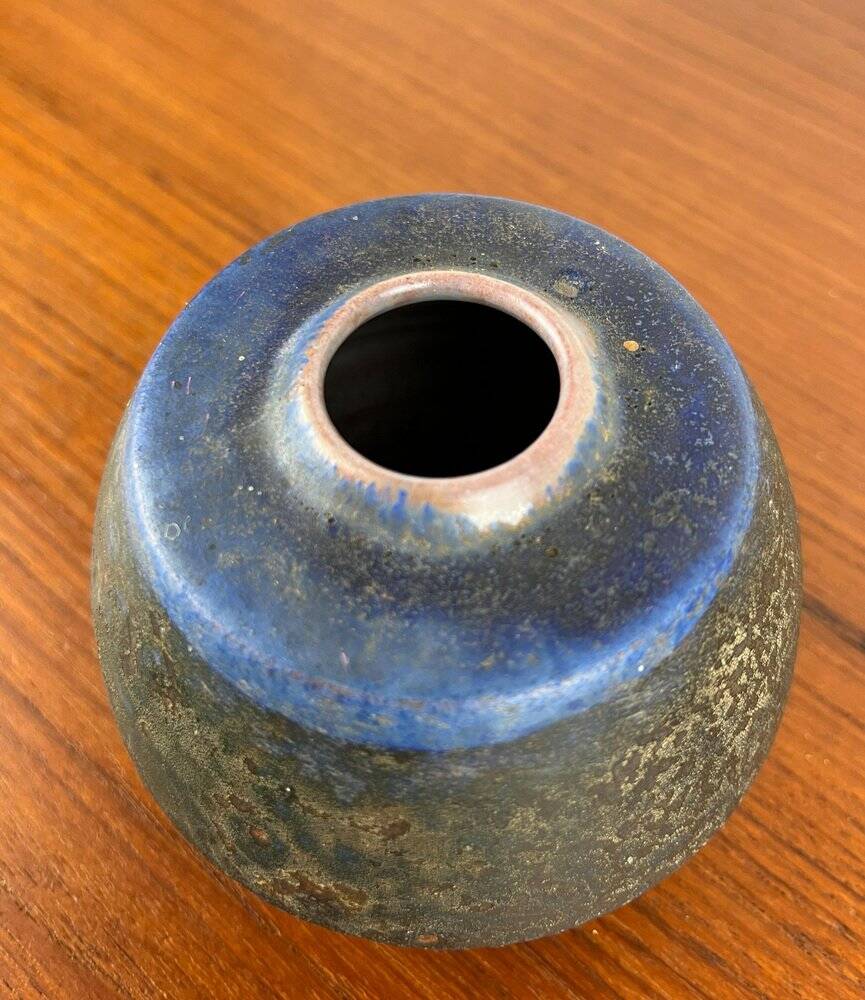 Brutalist studio pottery vase by Lu and Gerd Grove, mid-century, 1962.