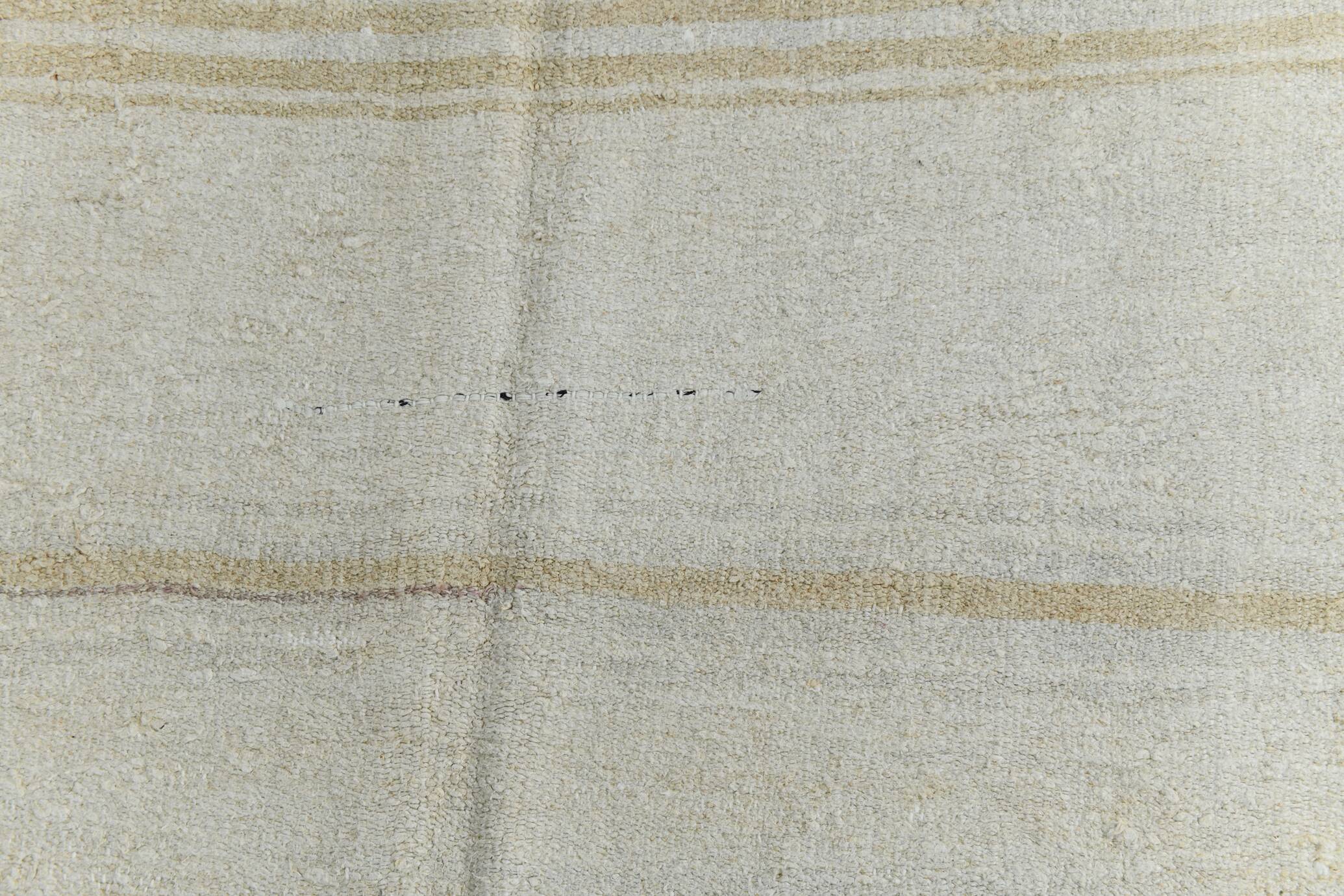 Off-White Oversize Oushak Vintage Rug For Living Room, 181x335 Cm