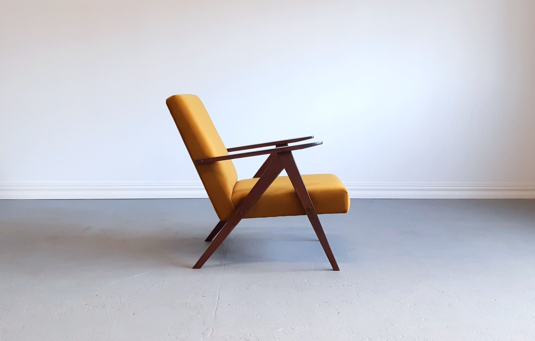 Mid century easy chair model b - 310 var in goldenrod velvet