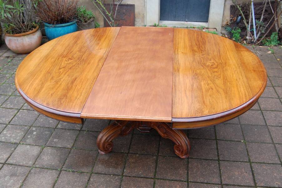 Extensible Napoleon III table in walnut, late 19th century.
