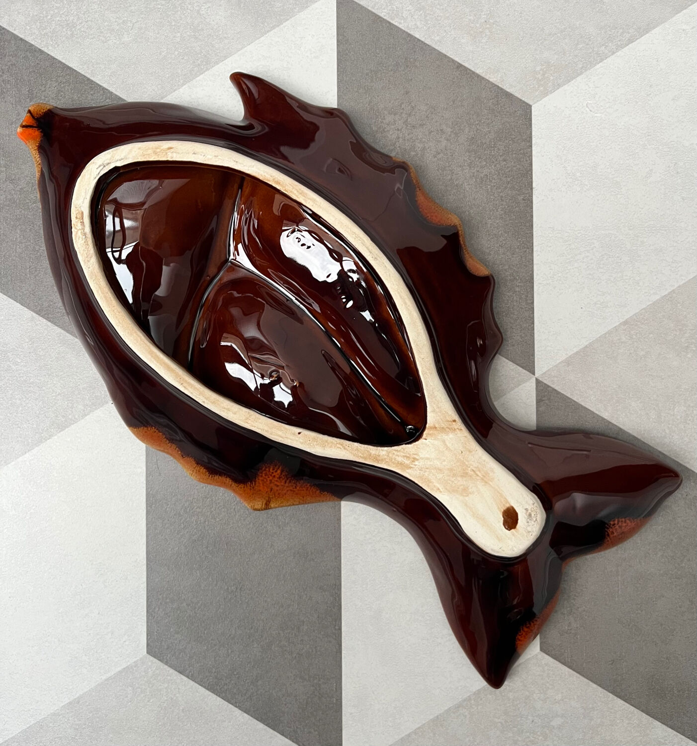 Divided plate "fish" signed Vallauris