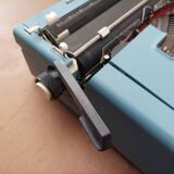 Machine à écrire Olivetti Studio 46 bleue vintage révisée