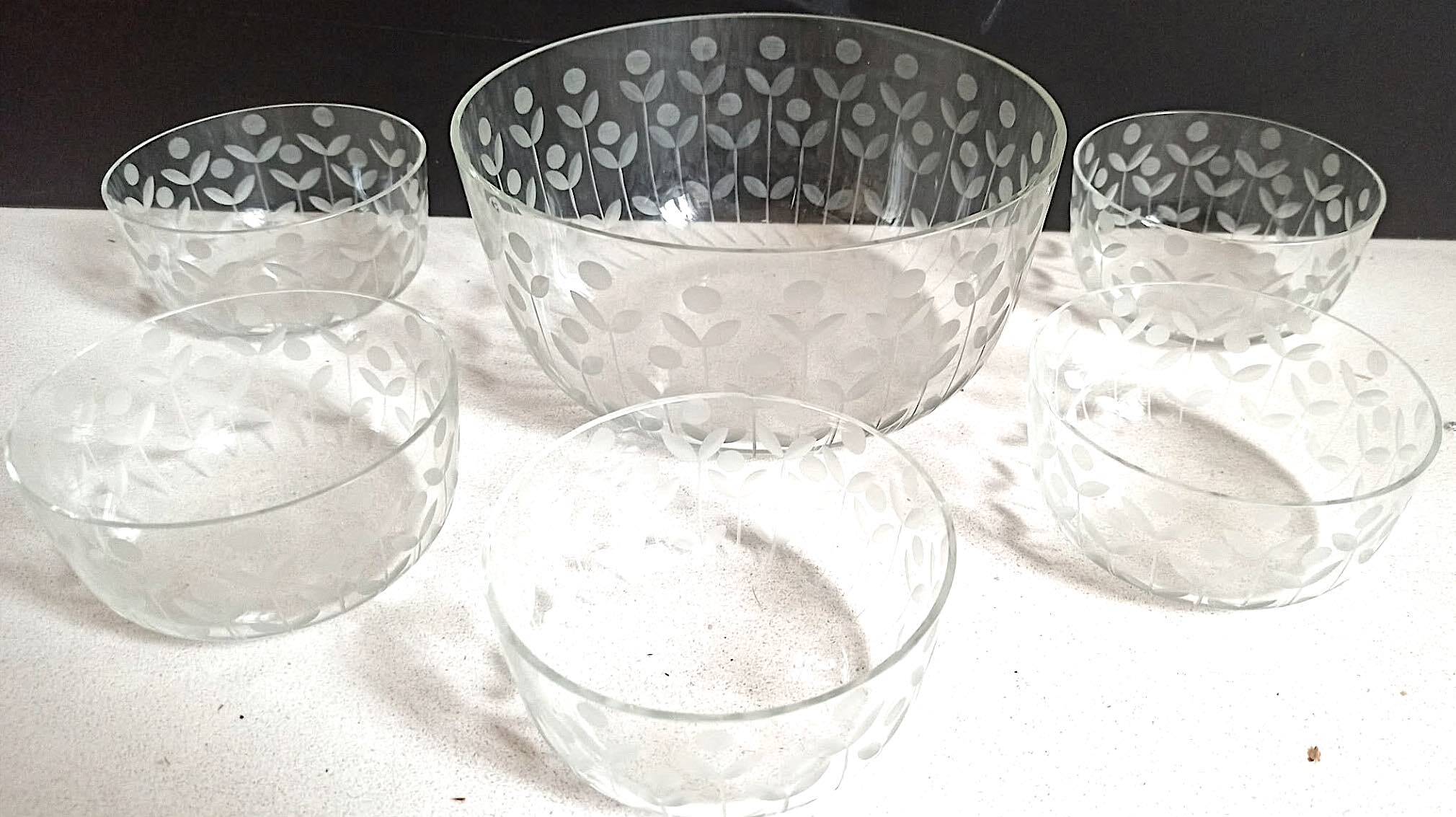 Salad bowl and 5 cut crystal cups from the 1950s.