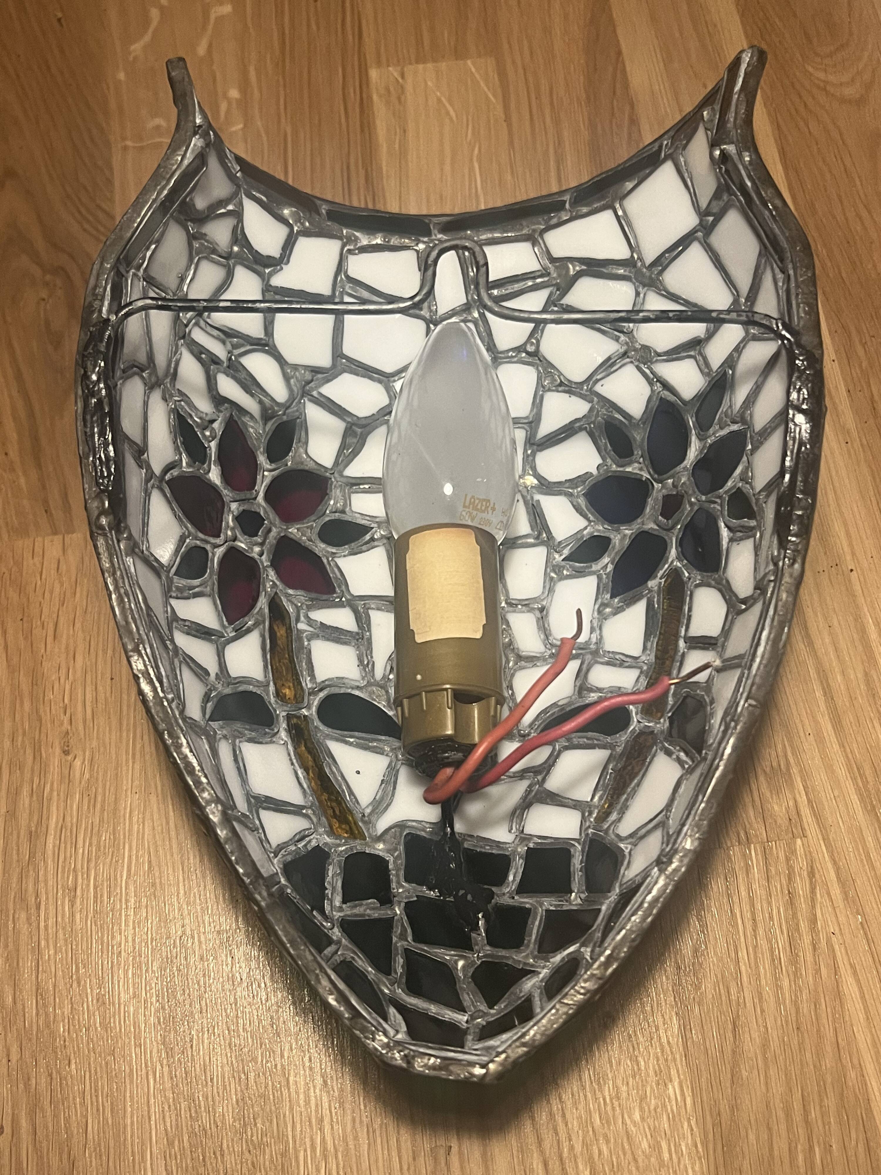 Paire d’appliques murales style Tiffany en mosaïque de verre coloré