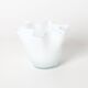 petit vase mouchoir en opaline blanche