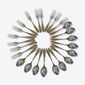 Series of 12 forks and 12 silver metal spoons