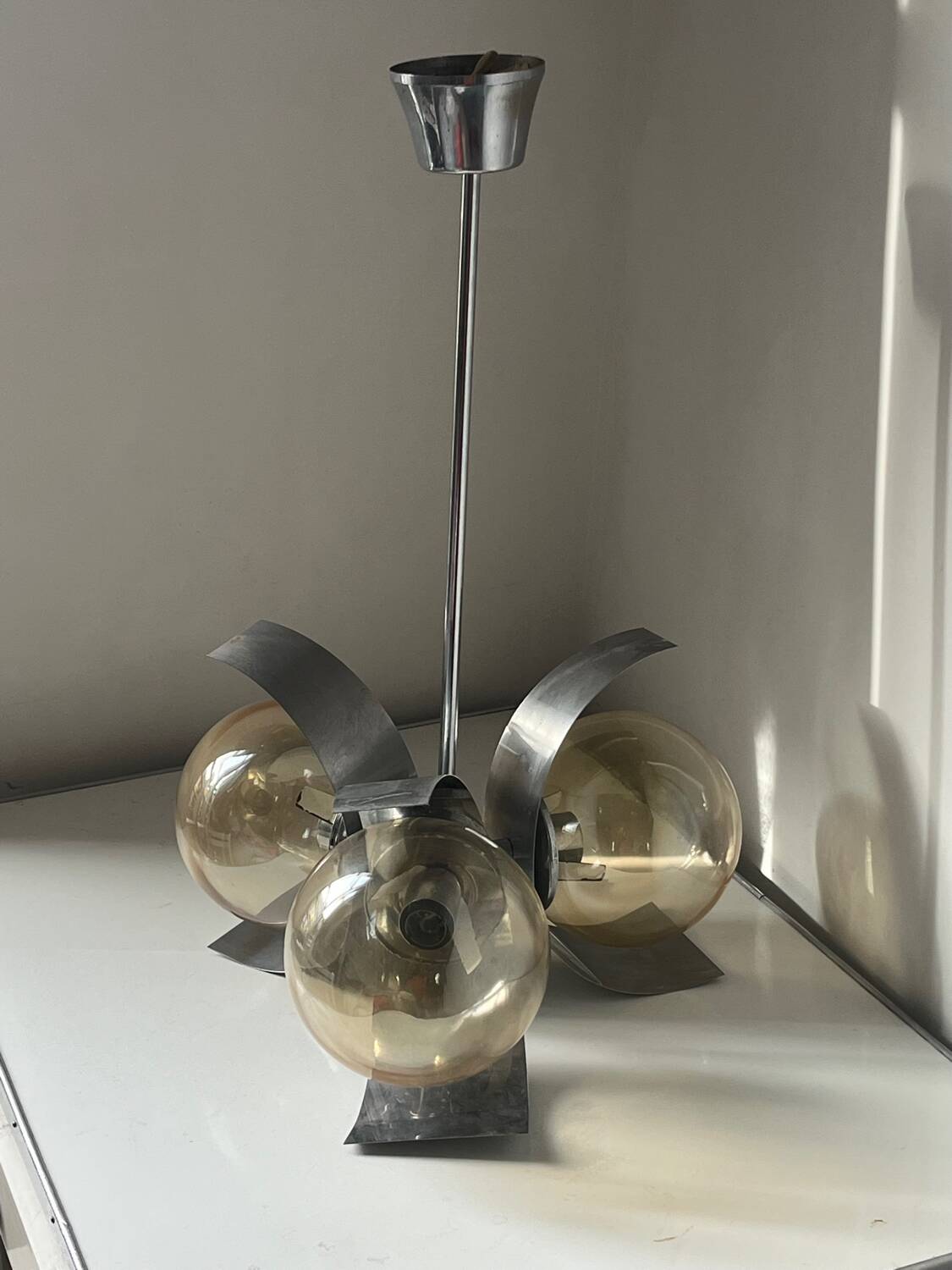 Lustre métal moderniste spoutnik