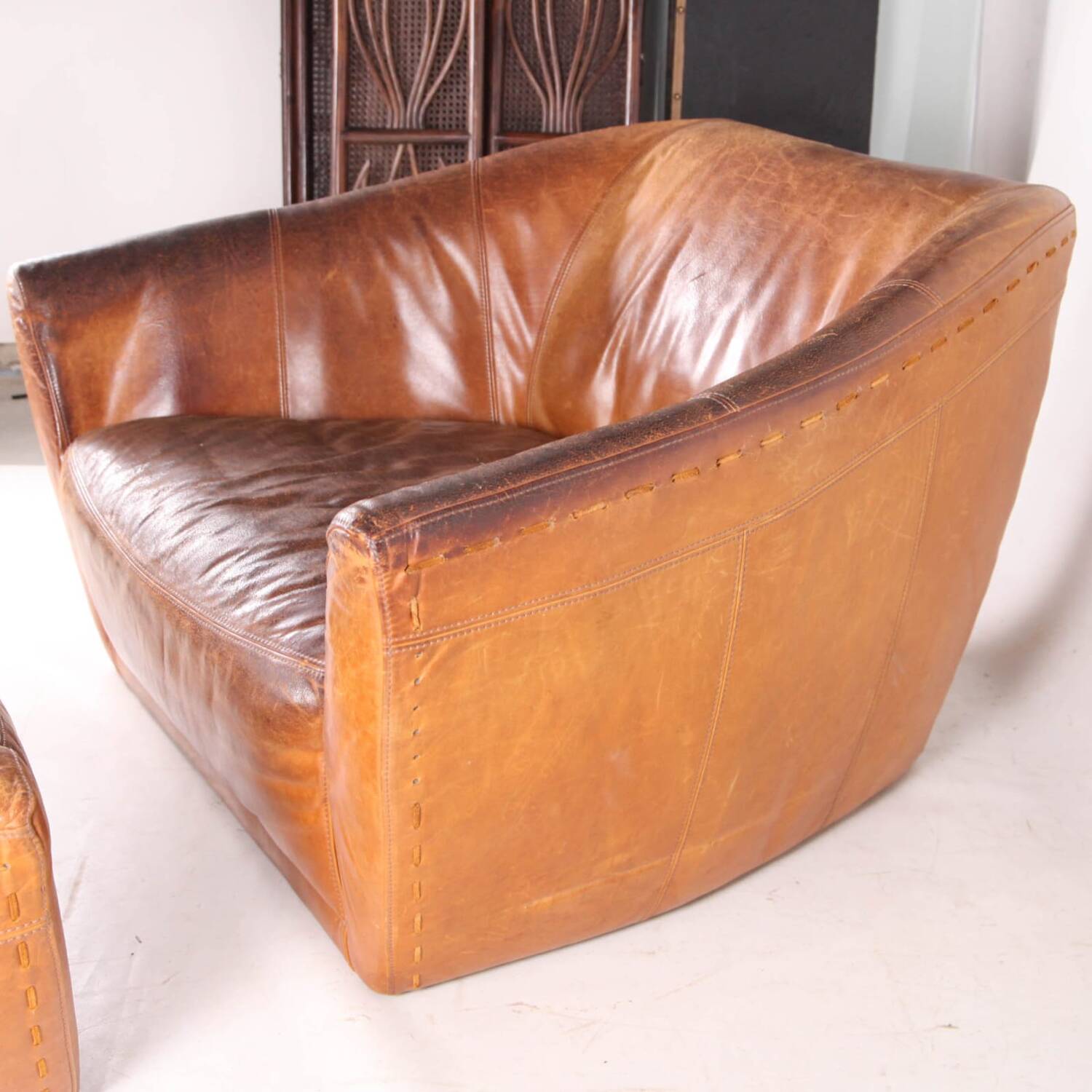 Grands fauteuil et ottoman en cuir