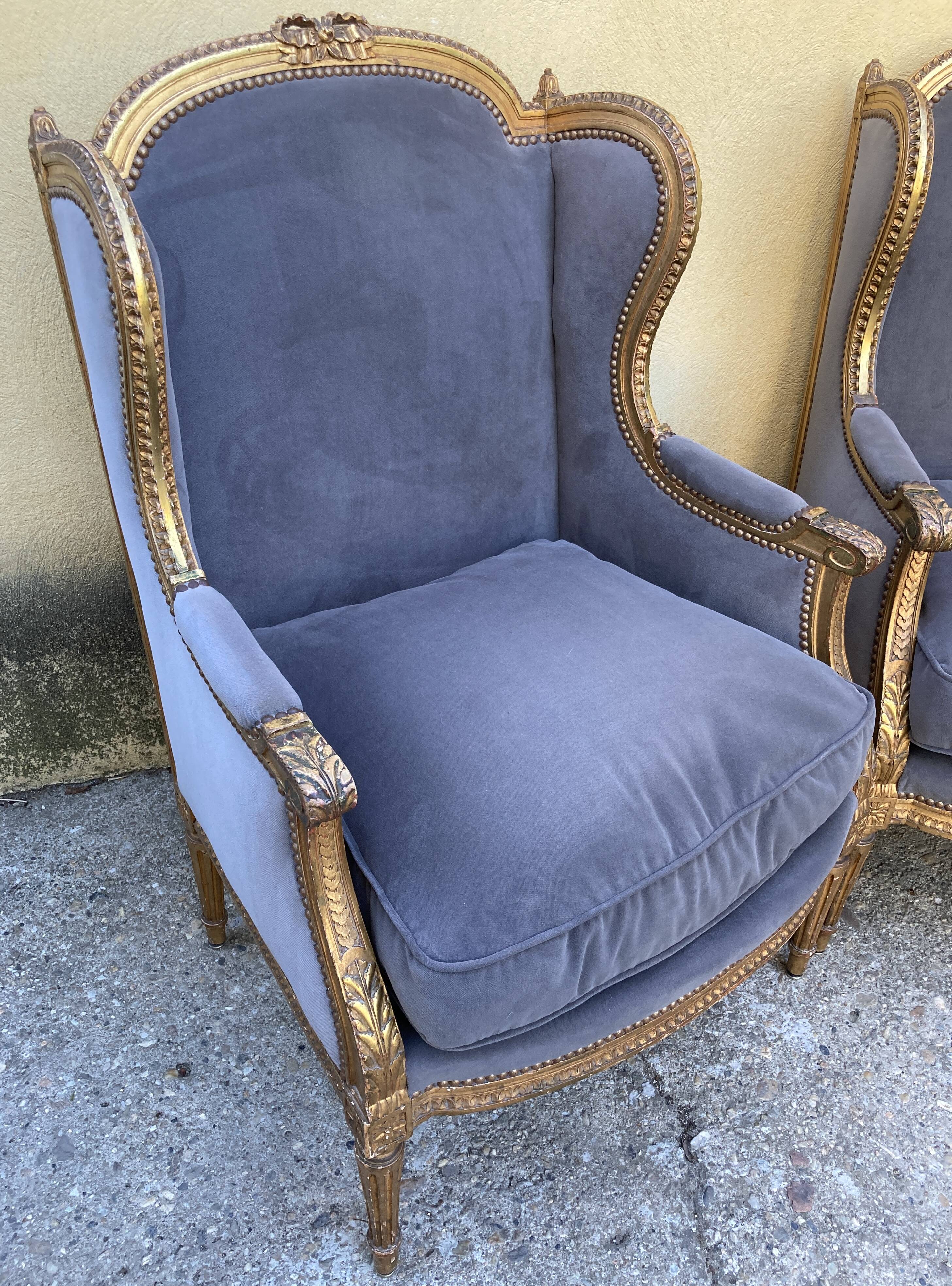 Duo de fauteuils anciens  à oreilles - style Louis XVI - A. Bastet