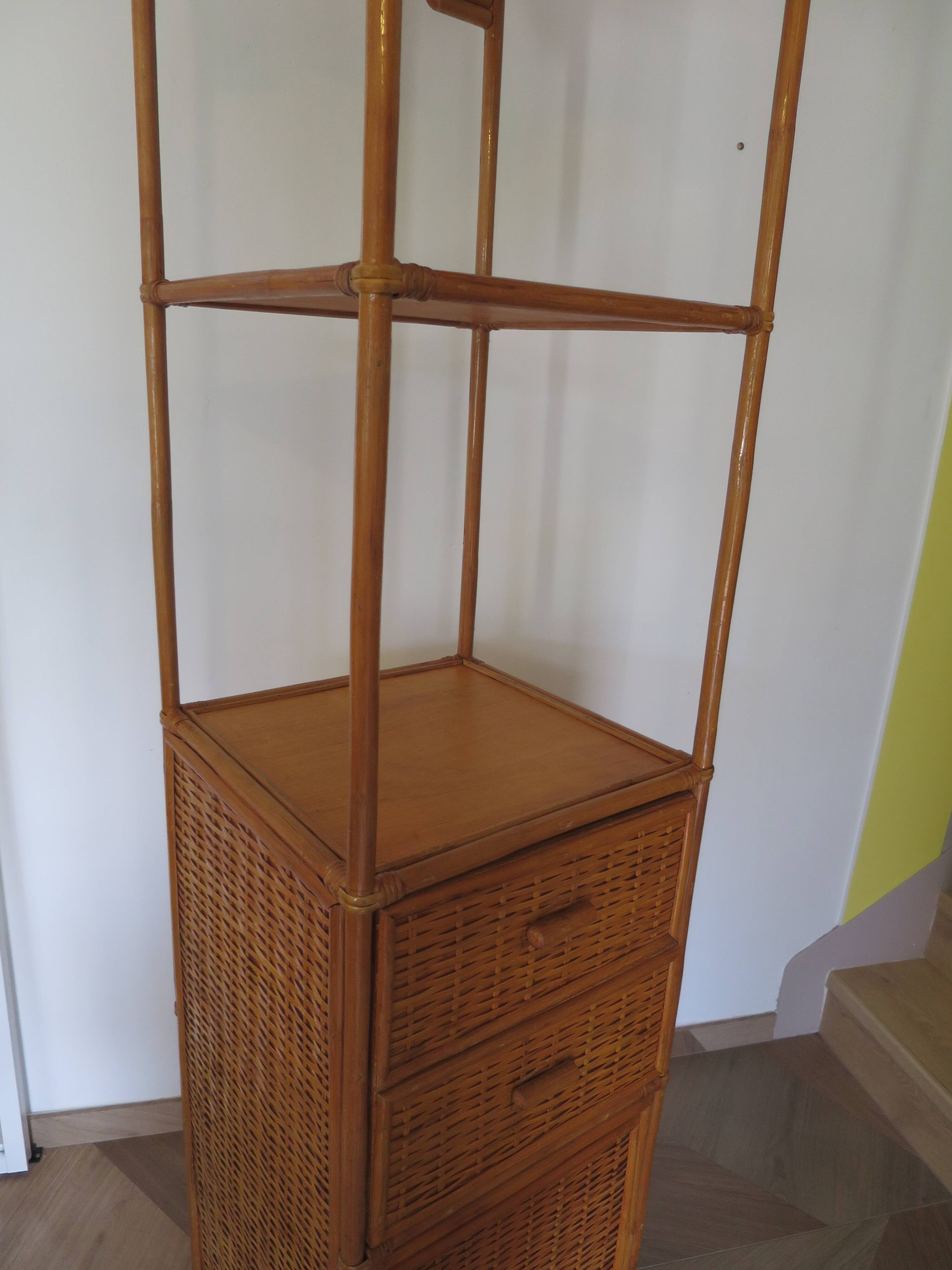 Storage column, wooden bookshelf and woven rattan.