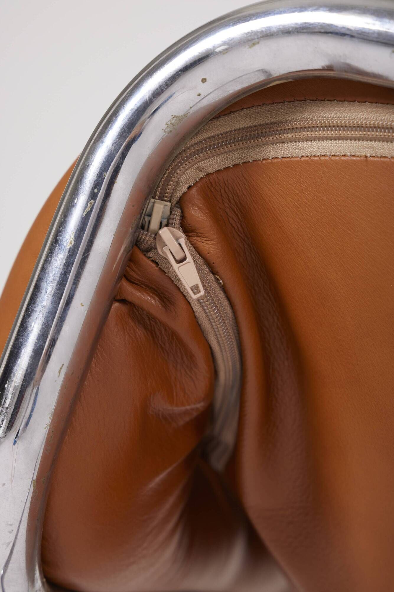 Fauteuil en cuir "Boxer" Kwok Hoi Chan pour Steiner, 1970s