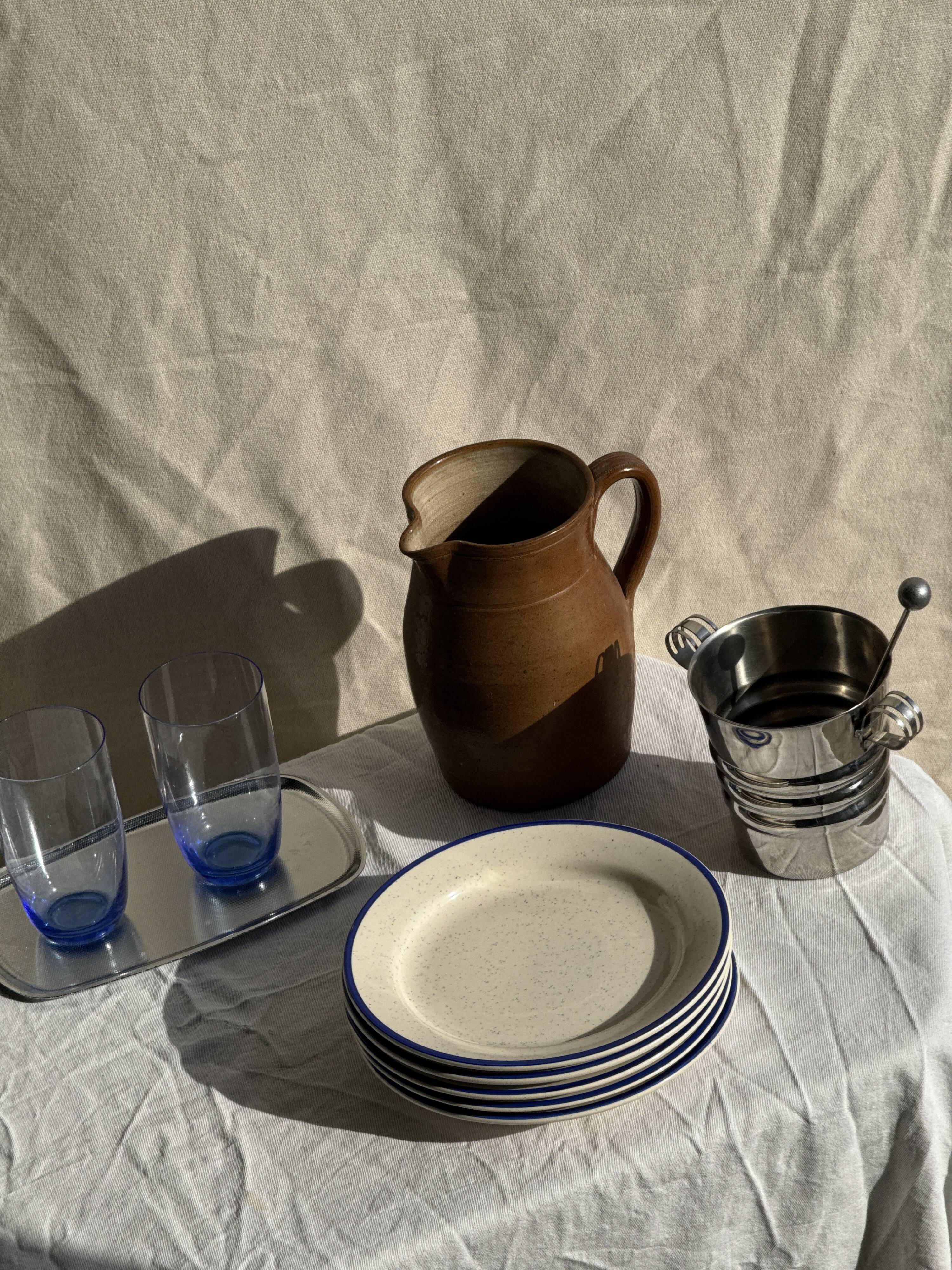 Set consisting of 6 beige flat plates with a blue rim + 3 deep plates.