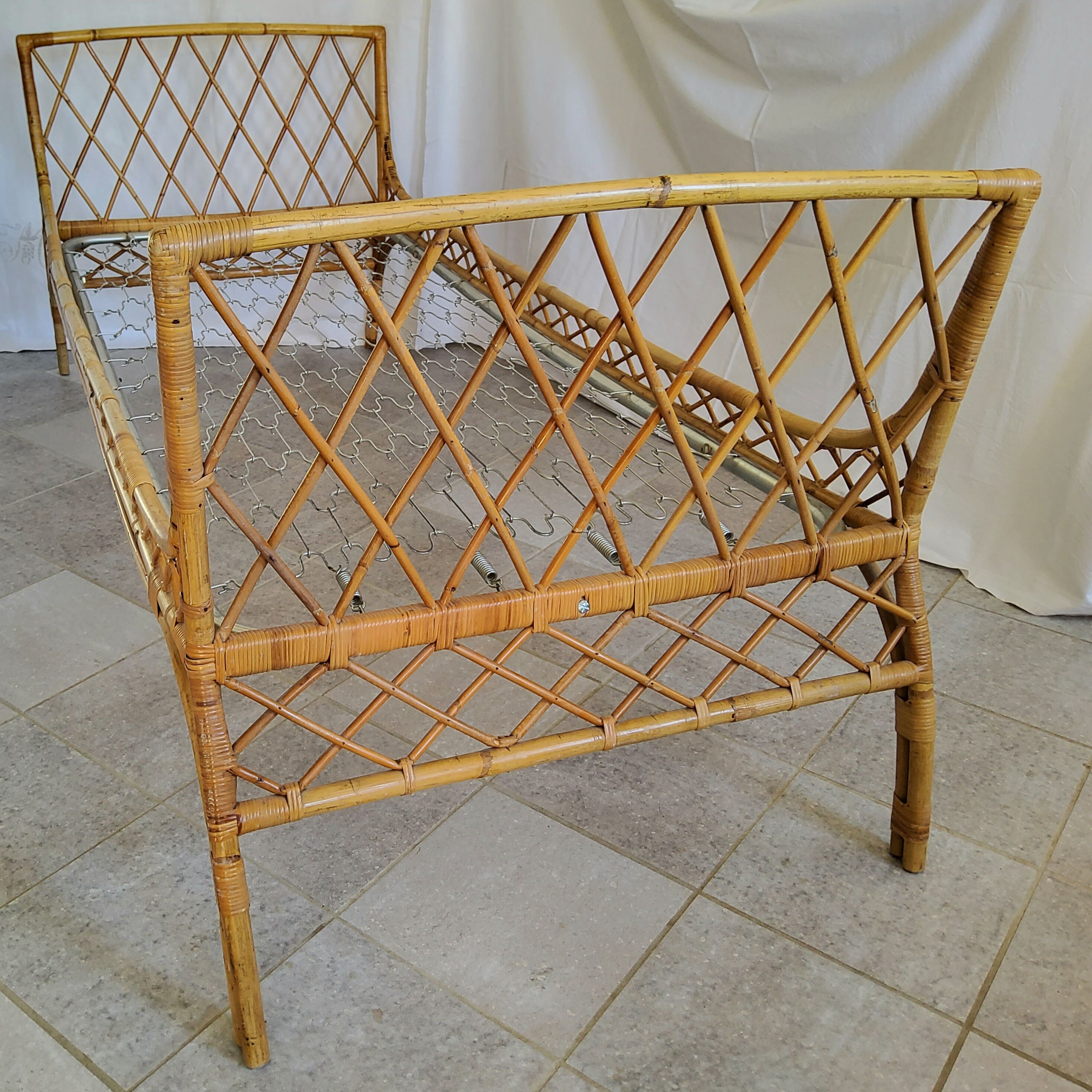 Rattan bed
