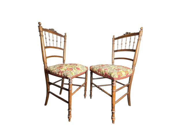 Deux chaises à musique assise fleurie début XXème