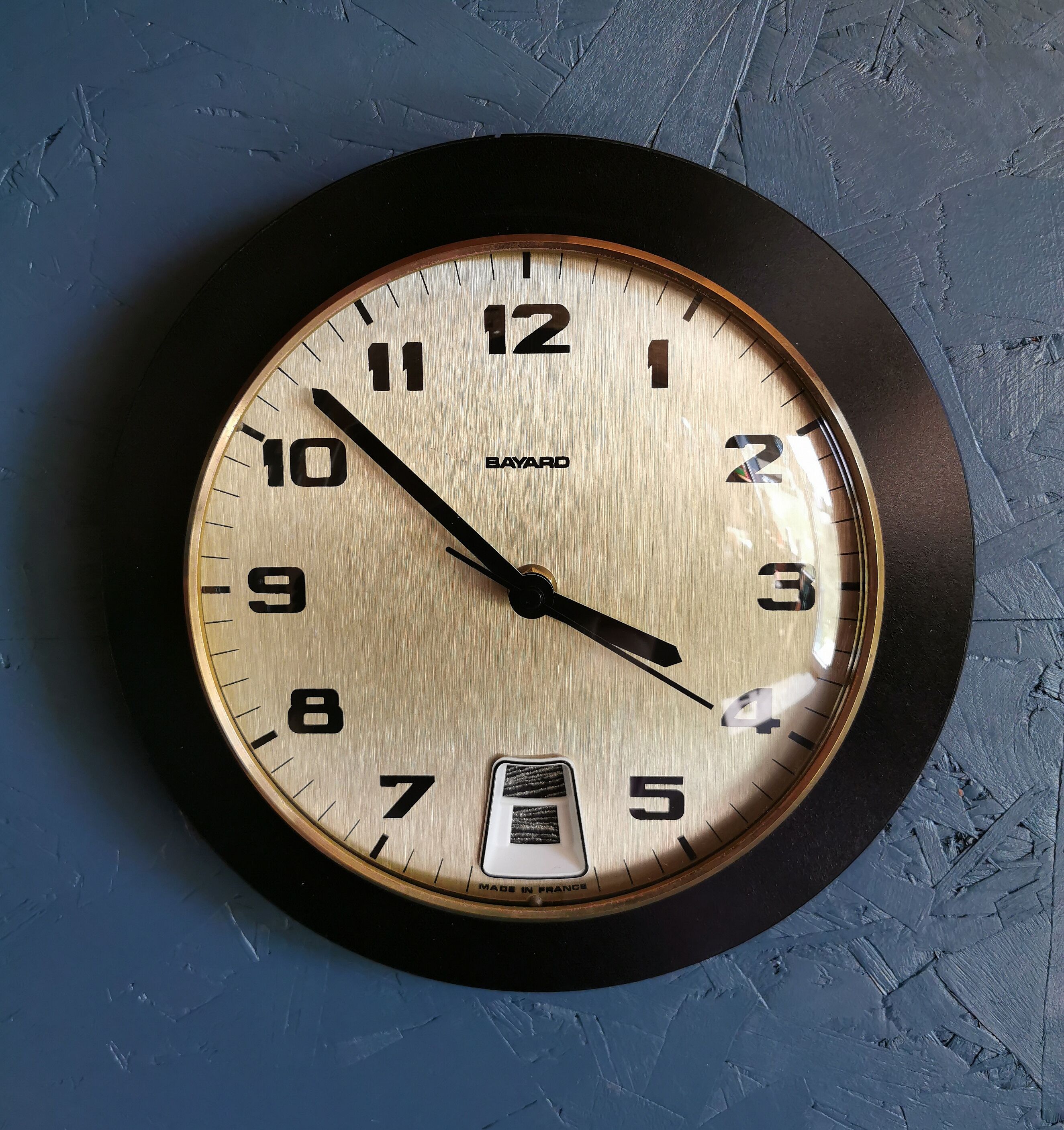 Vintage formica clock round silent wall clock "Bayard golden black"