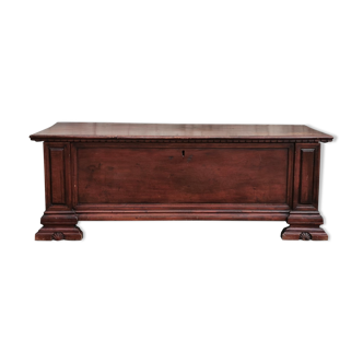 Old walnut chest of drawers, late nineteenth century