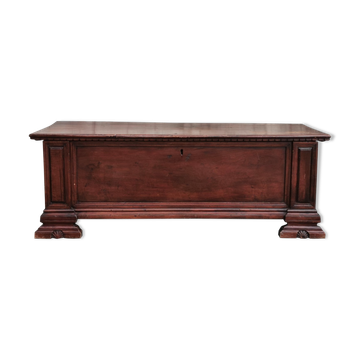 Old walnut chest of drawers, late nineteenth century