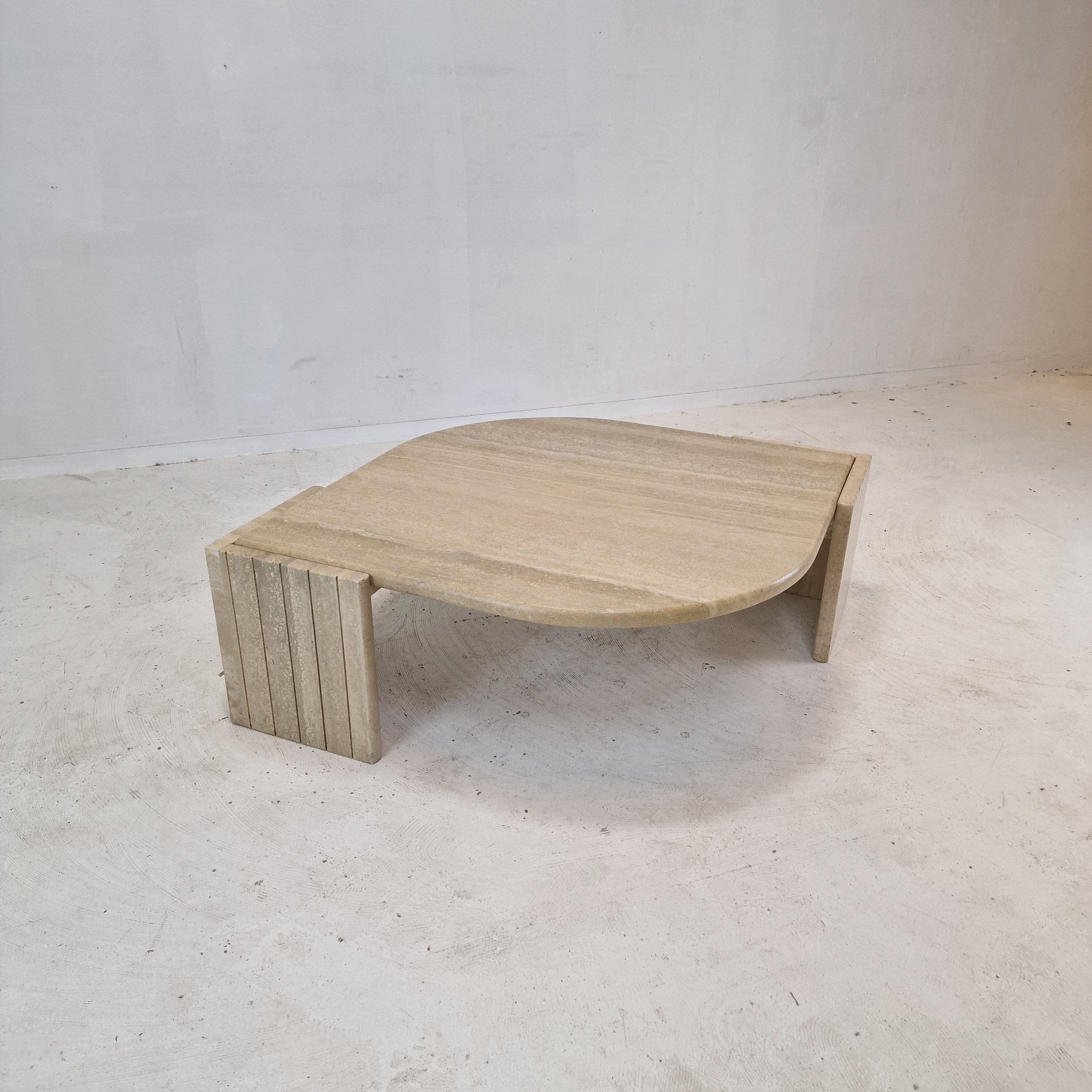 Italian Coffee Table in Travertine, 1980s
