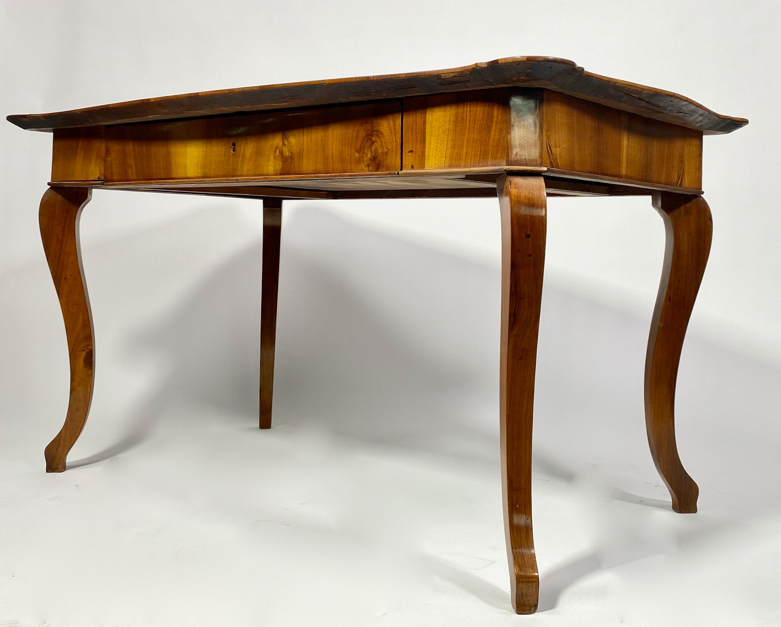 Large flat desk Biedermeier in cherry veneer, Circa 1815 Austria