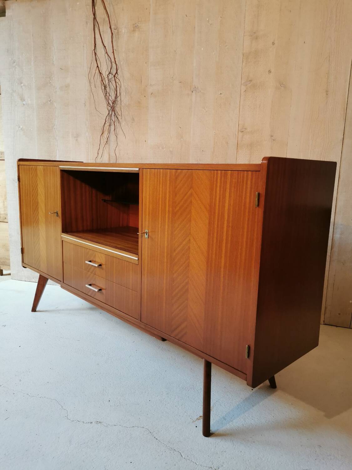 Compass feet sideboard