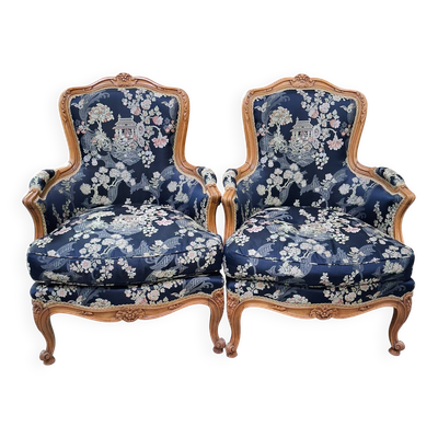 Paire de bergères de style Louis XV à tapisserie japonisante