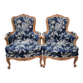 Paire de bergères de style Louis XV à tapisserie japonisante