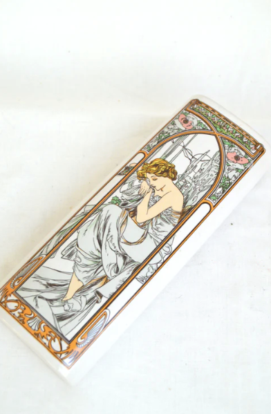 Vase mural d'après Alfons Mucha