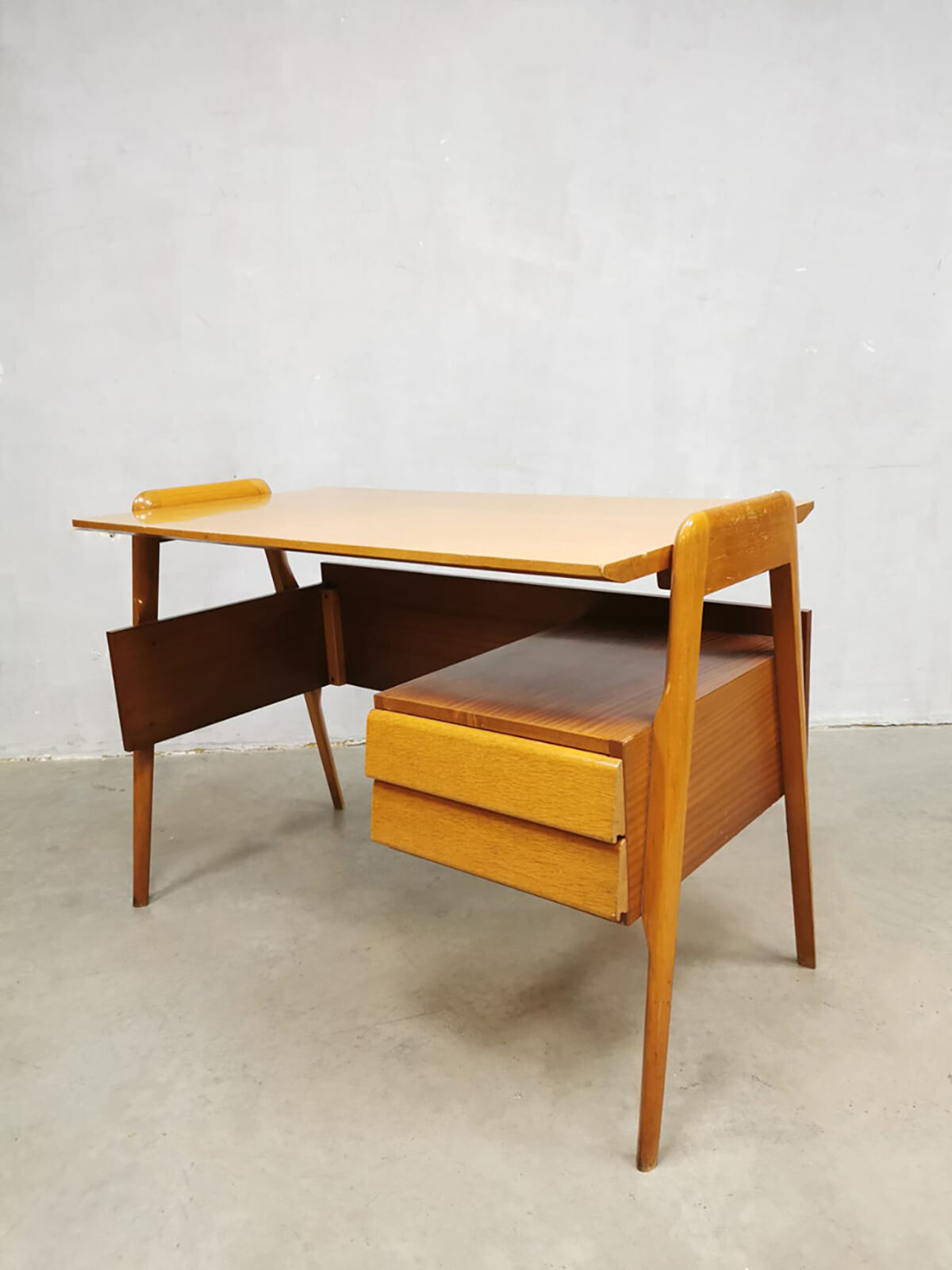 Midcentury Italian design writing desk Vittorio Dassi