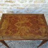 Folding tray table