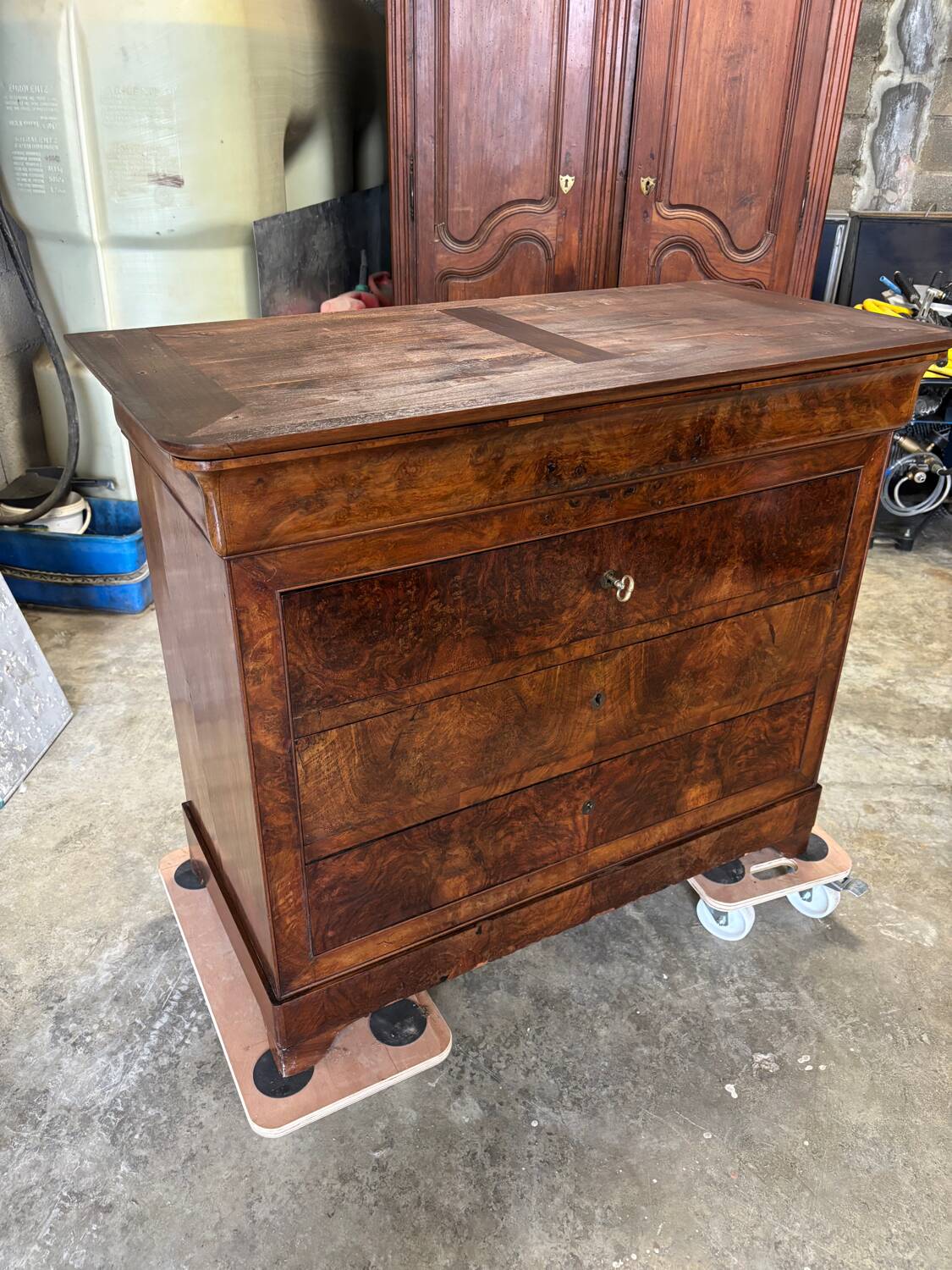 Antique chest of drawers